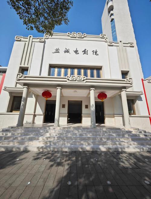 基于最近电影院上映的电影（如《哪吒之魔童闹海》《蛟龙行动》《唐探1900》等），为您生成的SEO标题如下：

**2025春节档热映电影推荐：哪吒2、蛟龙行动、唐探1900口碑票房双爆，附最新排片与购票指南**