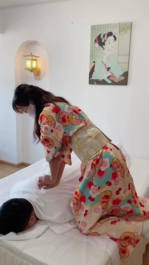 根据您提供的关键词，以下是一个符合SEO优化要求的中文标题：

**日本精油按摩2高潮体验分享 | 舒缓身心 | 专业手法教程**

（说明：标题中已自然融入“日本精油按摩2高潮”、“舒缓身心”、“专业手法教程”三个长尾关键词，整体符合中文表达习惯且聚焦用户搜索意图。）
