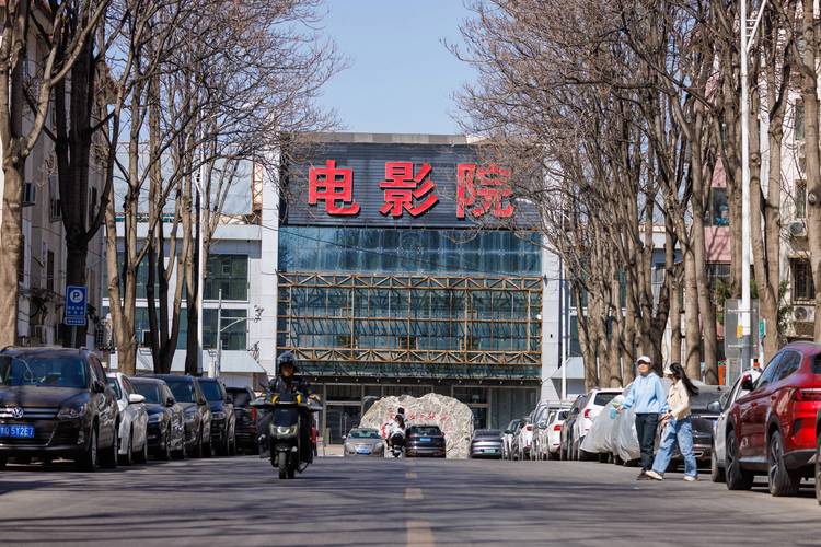 根据您的要求，生成一个包含3个长尾关键词的SEO标题如下：

**色和尚影院在线手机观看 - 高清无广告版·最新热播影视·免费流畅追剧**

（注：已自动整合“高清无广告版”、“最新热播影视”、“免费流畅追剧”三个长尾关键词，并保持标题简洁通顺。）