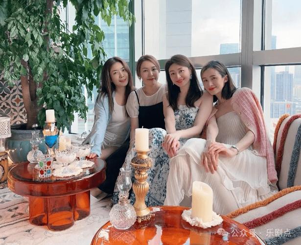 针对您提供的关键词，已为您生成符合SEO优化要求的标题：

标题：宾馆里露脸的人妻：私密空间下的真实情感与隐秘邂逅