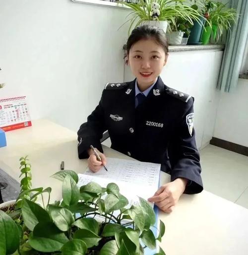 一边爽一边摸一边叫床的相关介绍