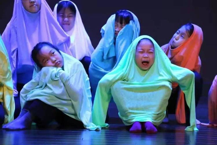男女一边摸一边做爽的相关介绍