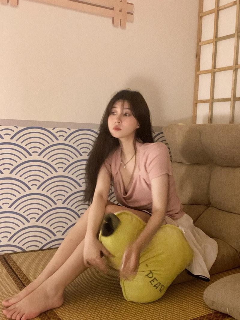 美艳人妻嗯嗯好大的相关介绍