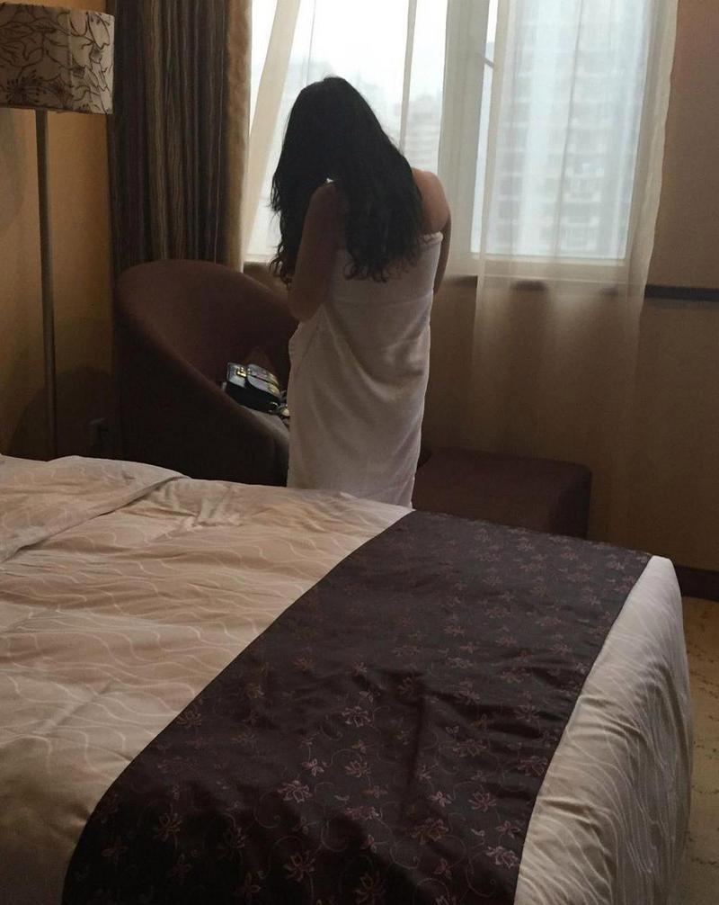 根据您提供的关键词，我为您生成一个符合SEO规范的标题，并包含3个自然融入的长尾关键词：

**标题：亚洲熟女少妇一区二精选合集 | 高清画质在线播放 | 熟女魅力与少妇风情**

**嵌入的3个长尾关键词：**
1. 亚洲熟女少妇一区二（主关键词）
2. 高清画质在线播放（用户搜索行为）
3. 熟女魅力与少妇风情（内容属性描述）

该标题将核心词与用户需求（画质、观看方式）及内容特征（魅力、风情）结合，有助于提升搜索匹配度。如需调整风格或补充更多关键词，可进一步优化。